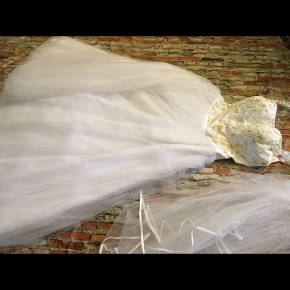 ⭐Princess Style Wedding dress by Xcite - Picture 7 of 9